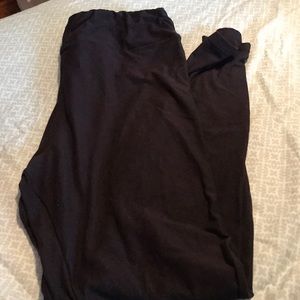 100% black TC leggings